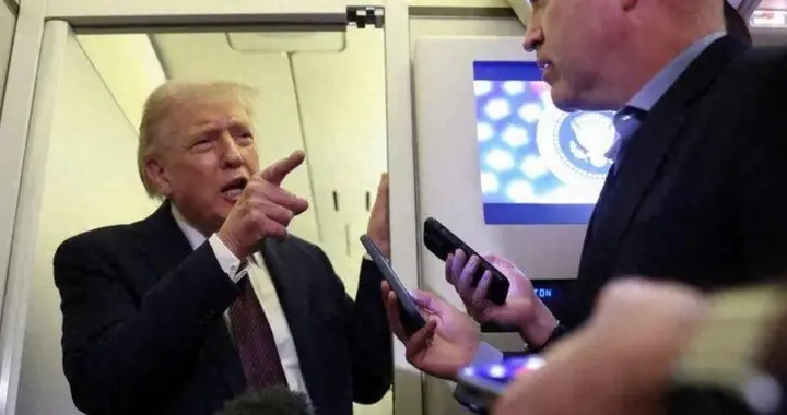 游戏即将结束，特朗普在空军一号上，锁定下一个目标，中俄都动了