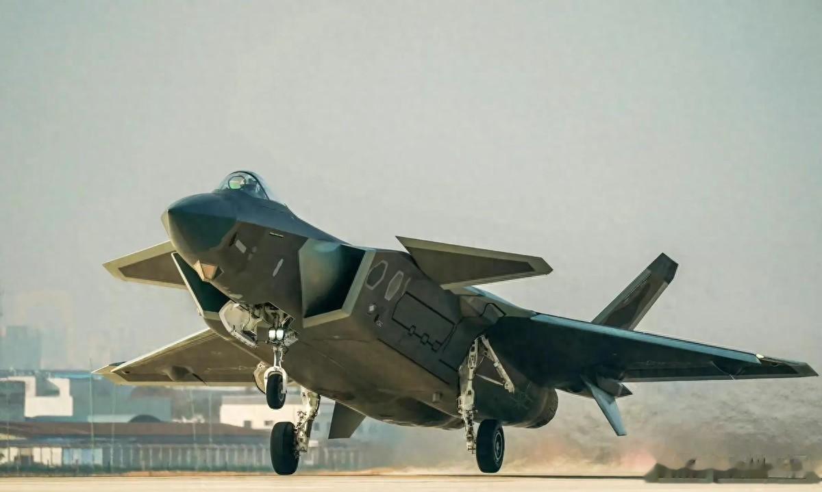 一种从天而降的武器至少捂了2年！中美武器代差美9000亿狂追中国