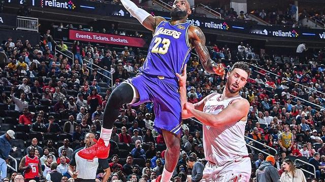 半世浮生：詹皇复出即巅峰，湖人大胜勇士