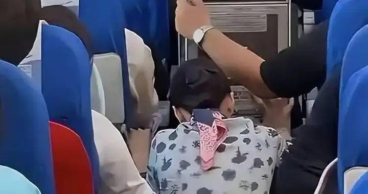 全网追问涉事旅客！实名制购票，为何身份依旧不对外公开