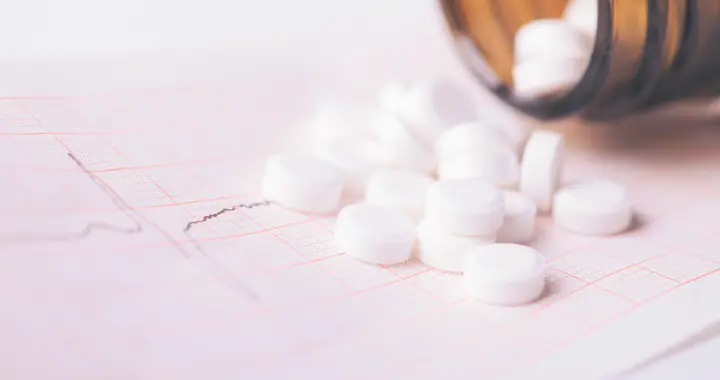 阿司匹林竟然还挑人? 权威杂志: 70 岁以上能不能吃, 首先避开这3点!