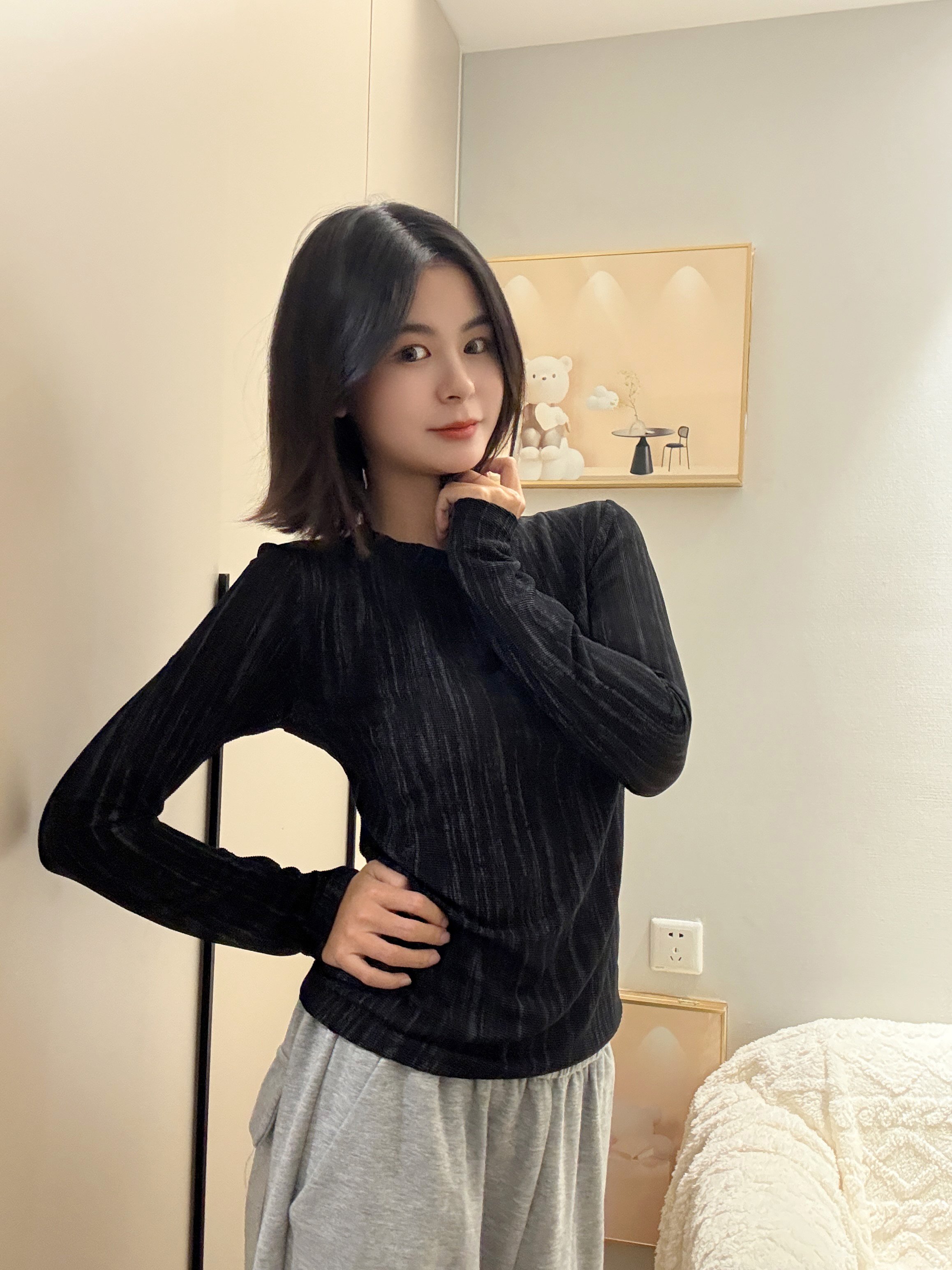 入手一件基础款微弹T恤