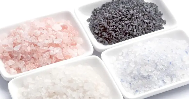 医生呼吁：高血压患者立刻停止食用，比盐还伤血管，尽快撤桌