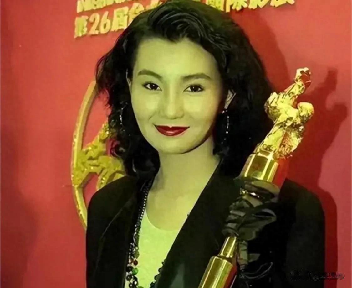 鸡舍里的影后：张曼玉的人生从来不在剧本里