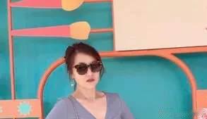 刘晓庆短剧与小30岁演员拍吻戏