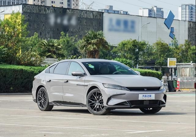 比亚迪出大事了”智驾版上市销量飙升，另一边40多天投诉也暴增