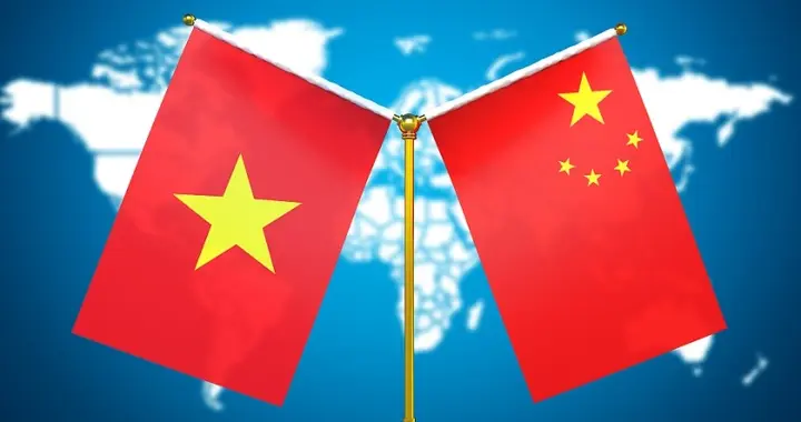 苏林刚坐完中国高铁，越南铁路出大事，烧毁2节列车，暴露缺陷