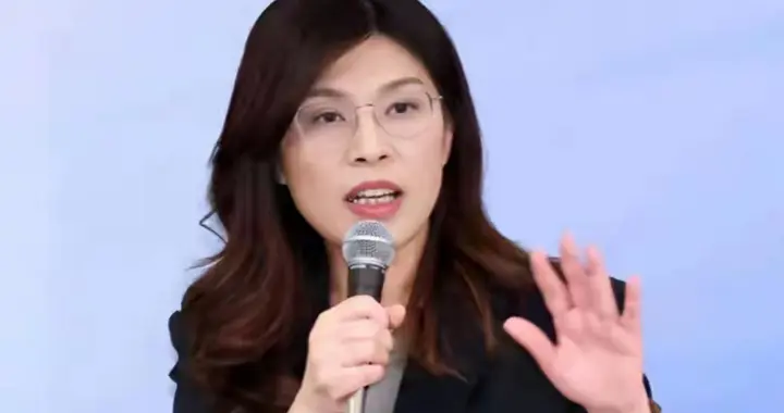 国民党主席郑丽文一句话炸了岛内！从“台独”到“我是中国人”