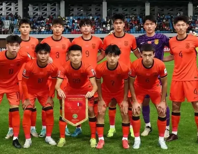 中国U20首发11人，7人立足中超联赛，仅山东泰山B队4人还在踢中乙
