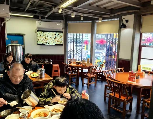 长沙寻吃：丑师傅白辣椒炒肉