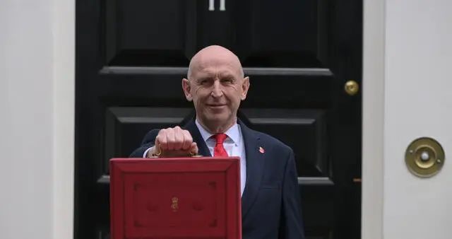 英国援乌100亿英镑，风险官员警告，贷款大概率还不上，大臣照签