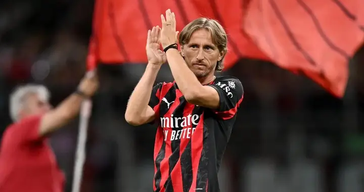 来米兰养老的莫德里奇把自己养成了中场第一核心