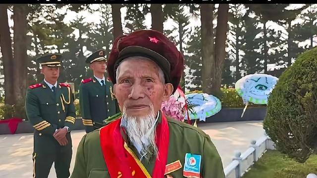 历史人物故事：麻栗坡烈士陵园来了一位，从