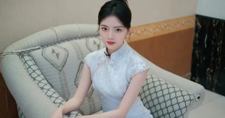 任敏｜蕾丝刺绣旗袍穿搭，婀娜甜美的模样