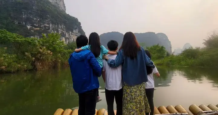 霍启刚夫妻带孩子广西旅行学习传统文化，三兄妹相处方式让人感动