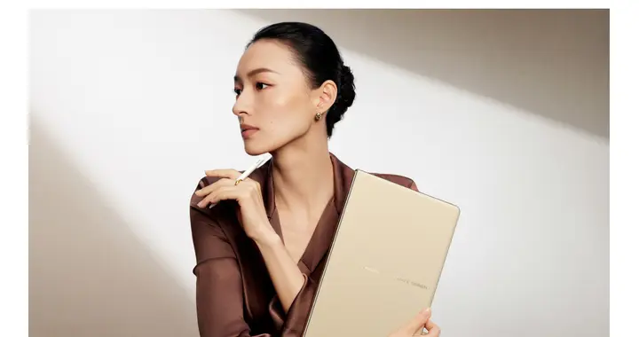 鸿蒙电脑一周年，全新华为MateBook Fold 非凡大师画下点睛之笔