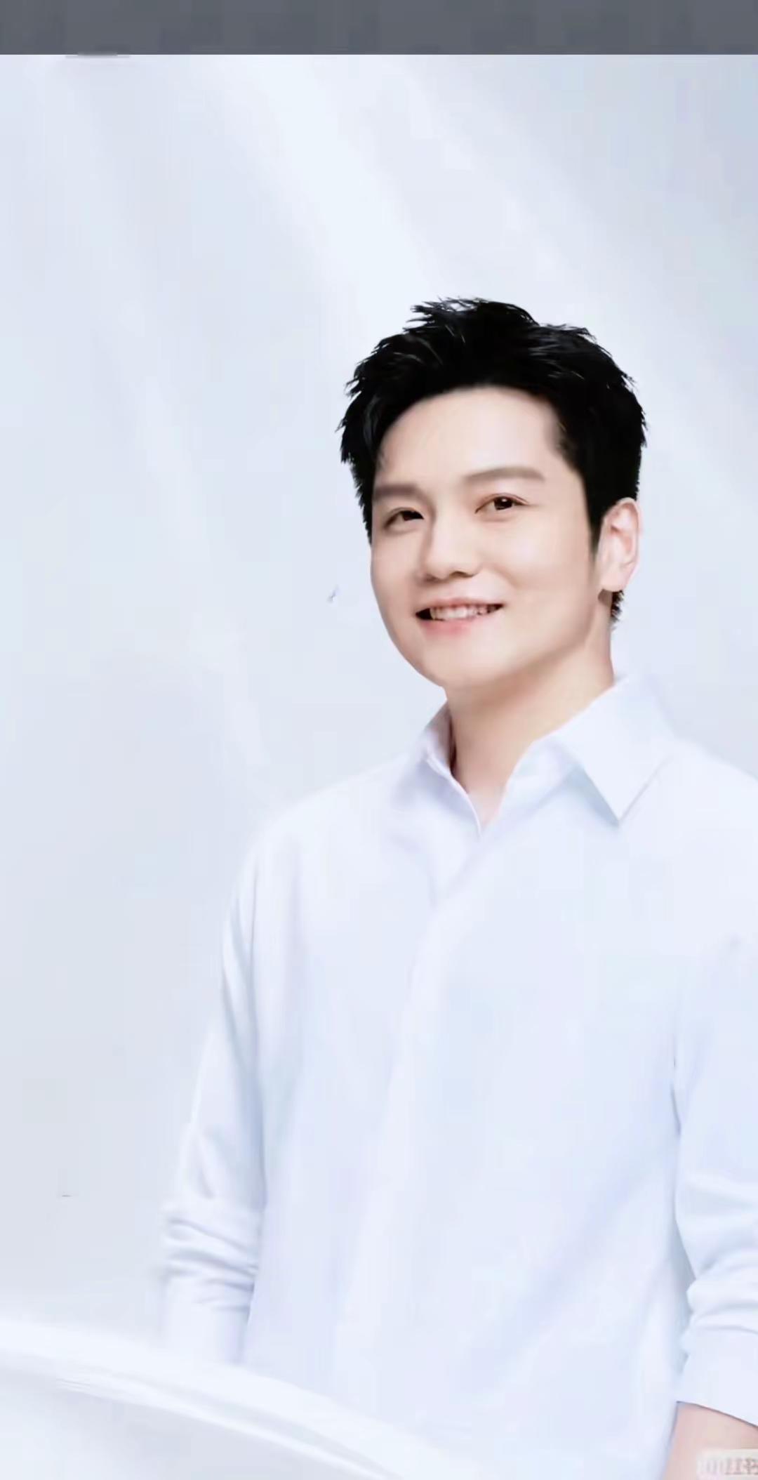 花季的年龄也要穿衬衫啊，哈哈，东哥