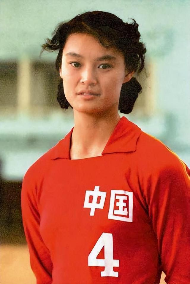 “女排明星”周晓兰：丈夫是男排名将，辞官赴美30年，如今怎样了