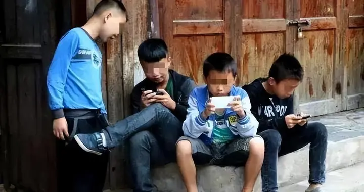 越是底层家庭的孩子，越容易受到智能手机的伤害