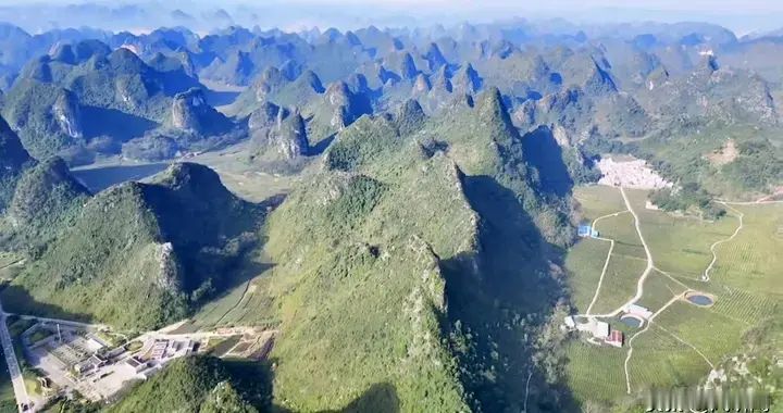 广西天等贫瘠山村，用24年凿通石山，为何不直接搬走？
