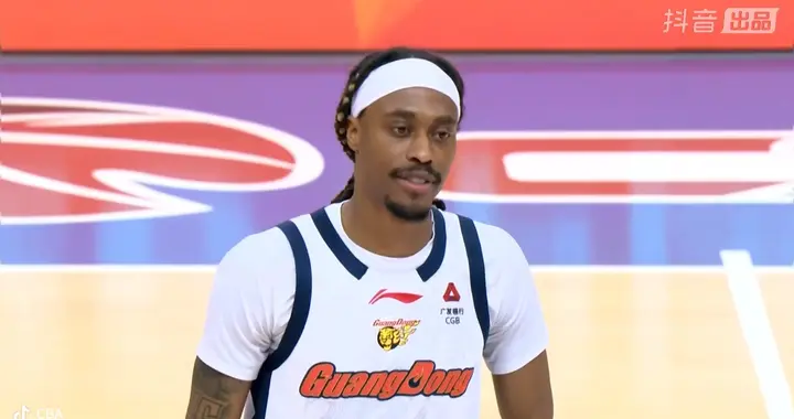 广东战胜青岛！徐杰燃尽自己 不是麦考尔 赢球最大功臣是他