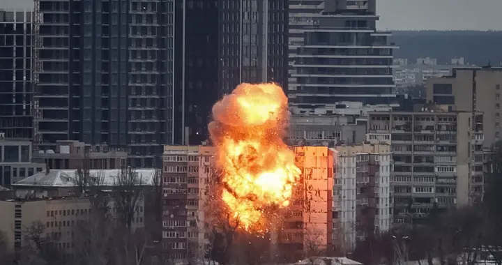 泽连斯基承认拦不住俄军空袭，要北约牺牲自身安全，先保卫乌克兰