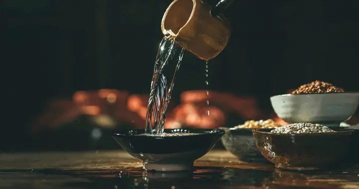 喝酒再次被注意！医生告诫：高血压患者喝白酒时，多留意这6点！