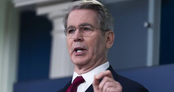 见识到高市下场，美财长心有余悸，要求口头和文件，都对华客气点