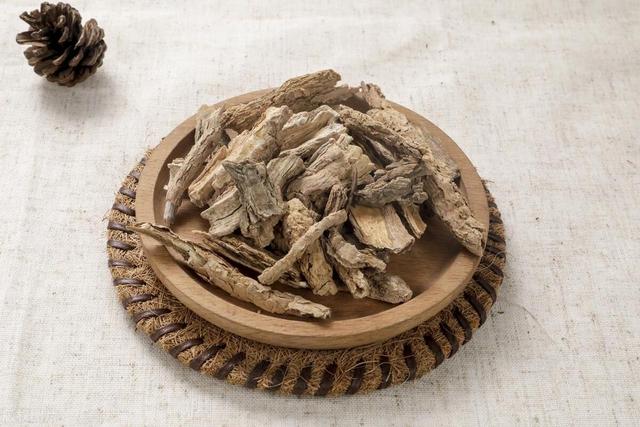 地骨皮泡水喝的神奇功效：保健作用、喝法及注意事项