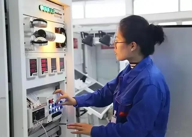 电厂女生的真实工作状态：那些被数据和偏见掩盖的职场真相