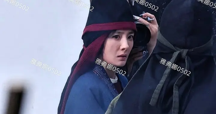 杨幂新剧造型不仅颜值下滑很显老还弯腰驼背体态畏缩毫无古人之姿