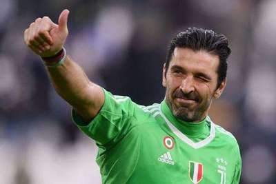 盘点足坛35岁以上最佳阵容：C罗梅西领衔，魔笛马队入选