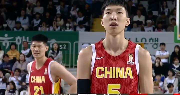 中国男篮：半场落后23分！张镇麟低迷，对手奇兵6中6