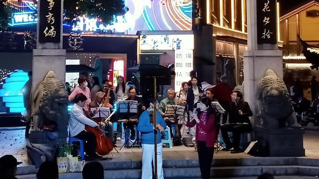 稽山中人：说个让我很困惑的事。 晚上在鲁