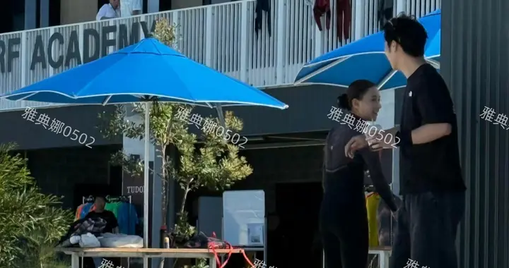 窦骁何超莲真没离婚，夫妻俩在澳大利亚冲浪被拍，两人感情好着呢