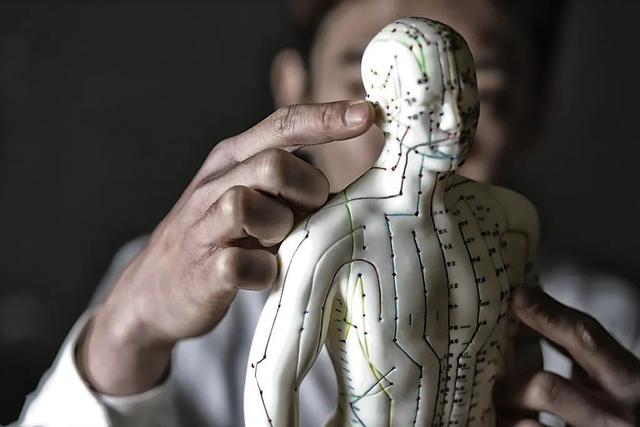 揉开这条长寿筋，百病不侵，阳气充沛，活过九十九！