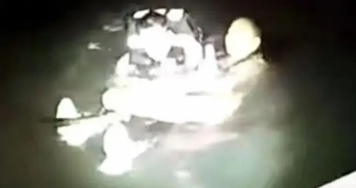 广东汕尾一游客深夜散步坠海，他不会游泳，靠背包漂浮海上半个小时，绝望中...