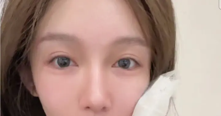 被强执2489元的都美竹，撕开了公众人物的“双标困局”