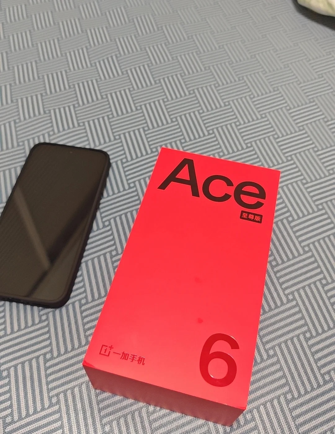 上手一加Ace6至尊版一段时间，天玑9500性能释放很稳，165Hz直...