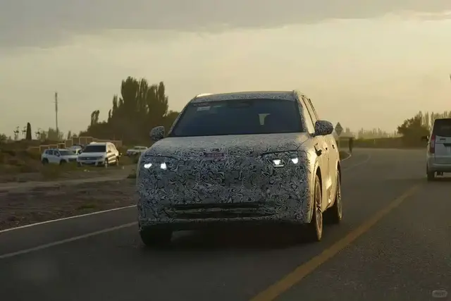 轴距暴涨至3050mm！新款问界M7谍照曝光，或9月上市