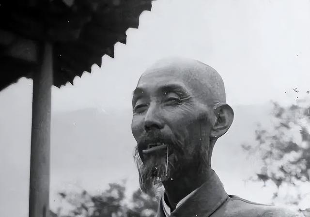 范筑先殉国后第三天，遗体被万字会发现，踌躇：报不报告鬼子？