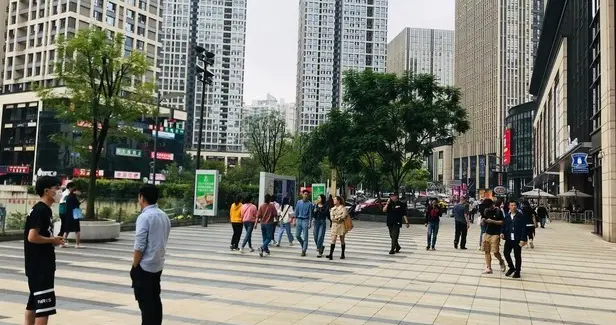 别再盼拆迁了！房龄在25年以上的老房子，以后大都这么办