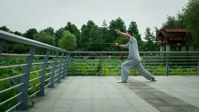 男性衰老标志：1臭、2大、2小！看看你占几个？