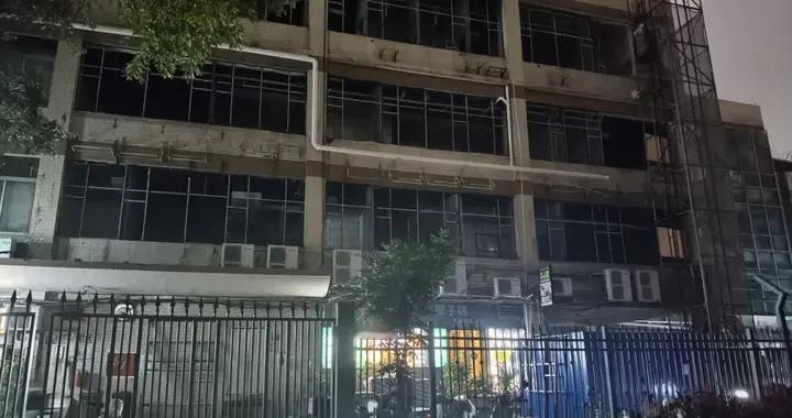 广州一在建医院垃圾回收点与小区间隔不足10米？记者走访.......