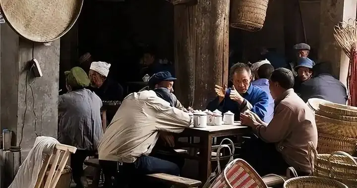 县城人在乎的三件套变了，不追求赚钱买房，普通人终于活明白了！