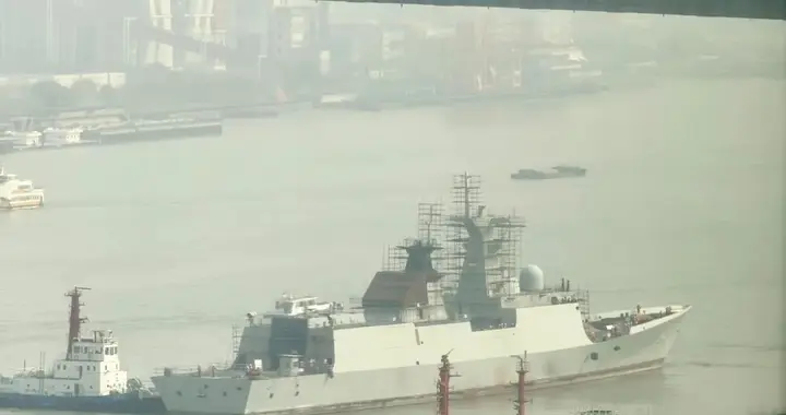 一艘第二批次054A护卫舰正升级改造中！