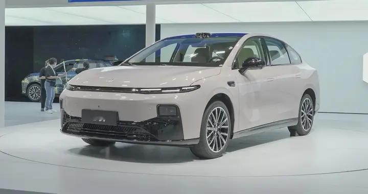 10万内纯电家轿销量暴涨！10月卖了1.3万台，零跑B01好在哪？