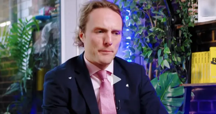 自费清理污染河道守护生态，英国这名环保律师，竟要面临牢狱之灾