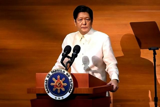 战斗还没开打，菲军舰沉没，美菲陷入尴尬，小马科斯下台倒计时