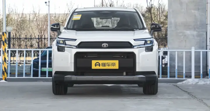 周末踏春，2026款RAV4荣放四驱版，凭啥收割城市家用SUV？